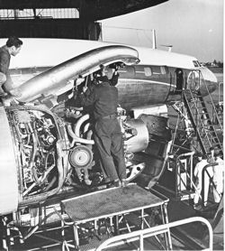 Moteur Turbo-Compound en maintenance sur avion