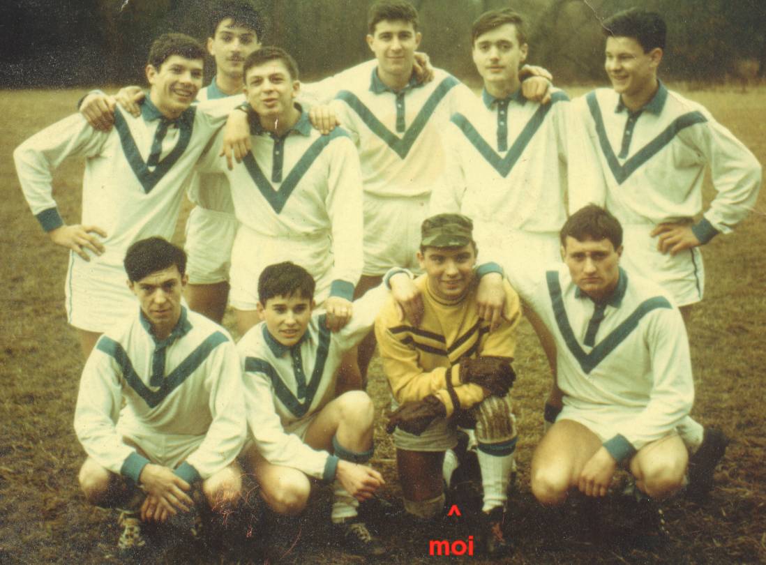 Équipe Foot 3RV Vilgénis 1963 avant le match - Clic pour grande taille