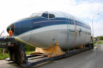 Boeing 707 F-BHSL en transport à Corbeil