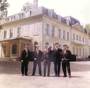 Château de Vilgénis et cinq apprentis en 1963 - Clic pour grande taille